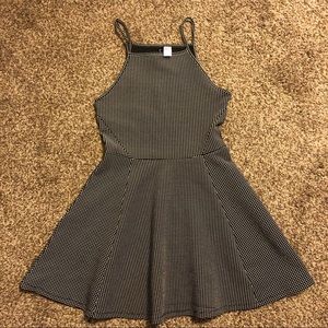 ✨3/$15✨ Black and White H&M Dress